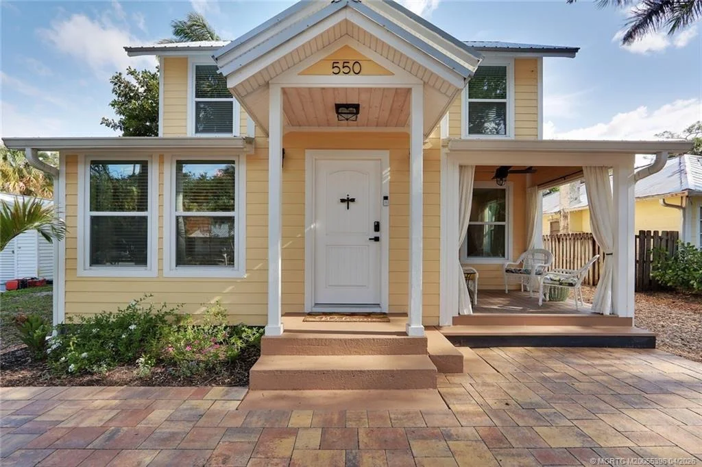 Photo of 550 SW Riverview Street