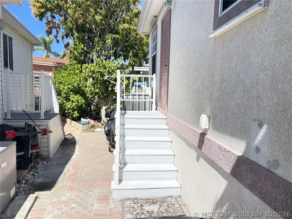 Photo of 1352 Nettles Boulevard