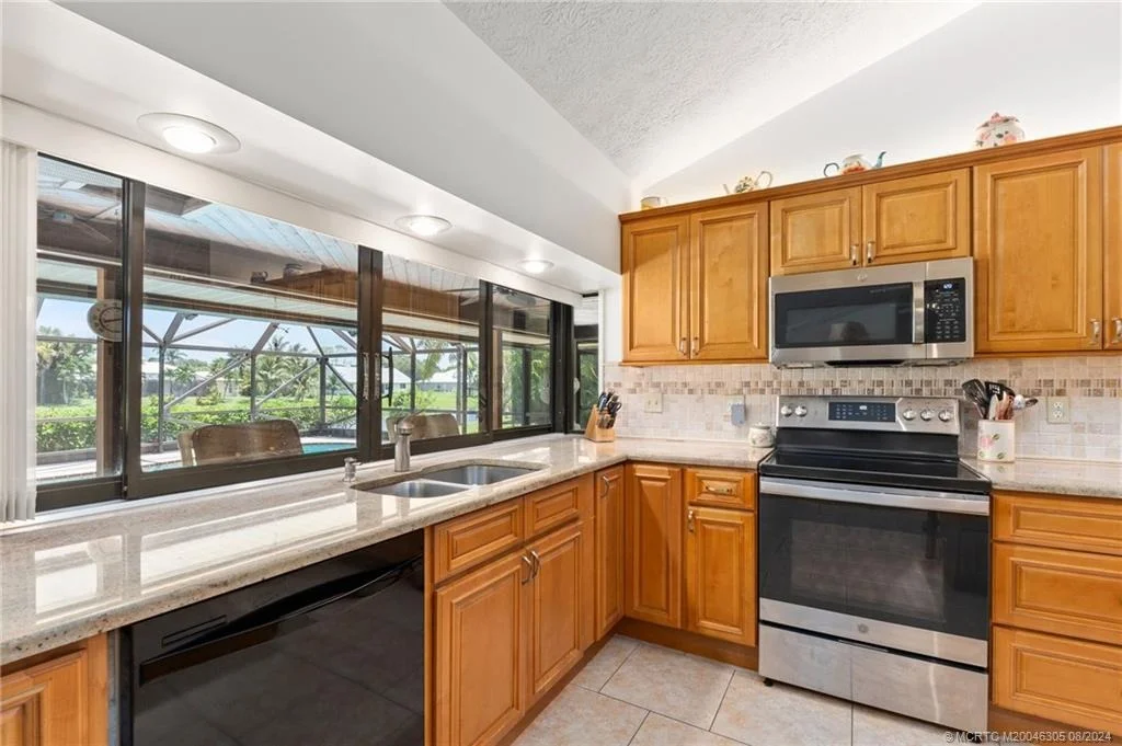 Photo of 919 NE Juniper Place