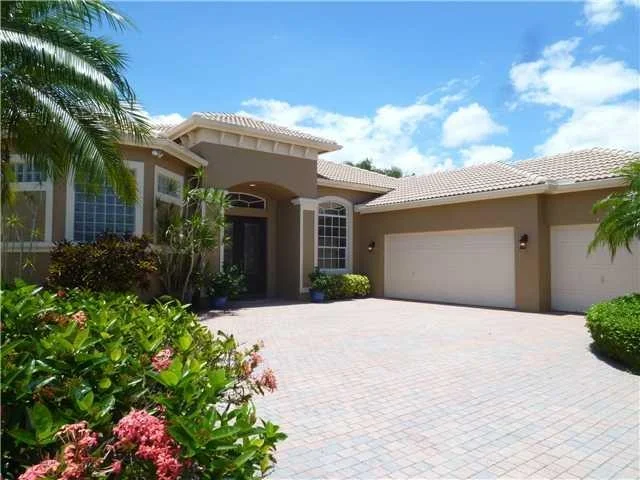 Photo of 7006 SE Bay Hill Drive
