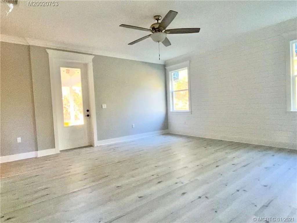 Photo of 1126 NE Post Oak Way