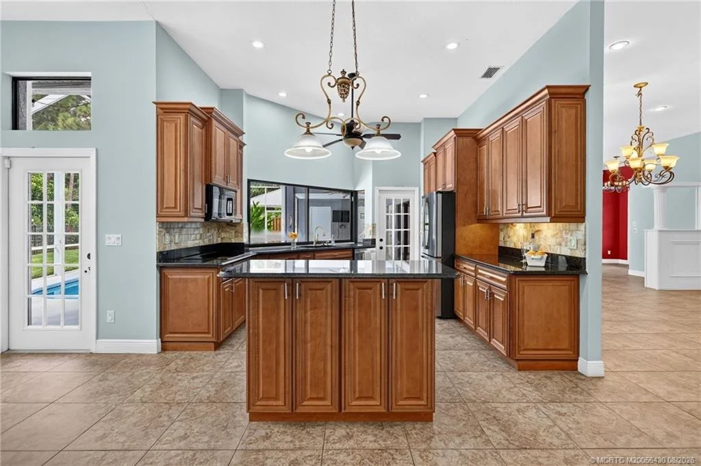 Photo of 672 SE Pin Oak Terrace