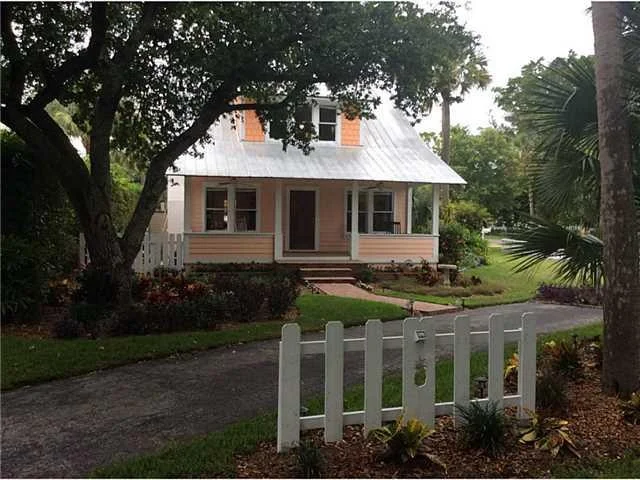 Photo of 1010 SE Riverside Drive