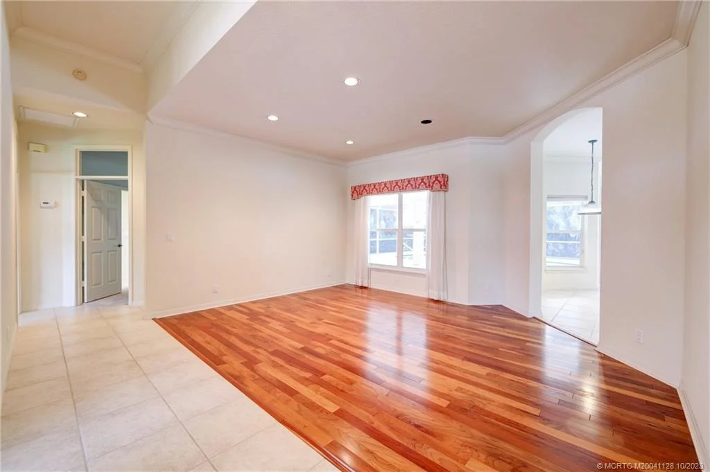Photo of 9 Oakwood Drive