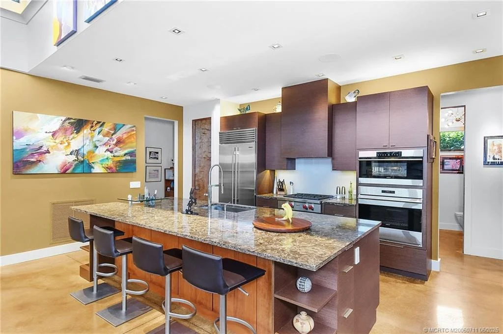 Photo of 314 SE Pelican Drive