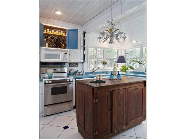Photo of 708 SE RIVERSIDE Drive