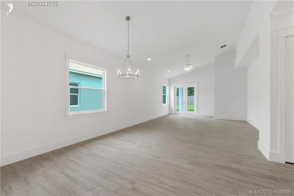 Photo of 441 SE Dolphin Drive