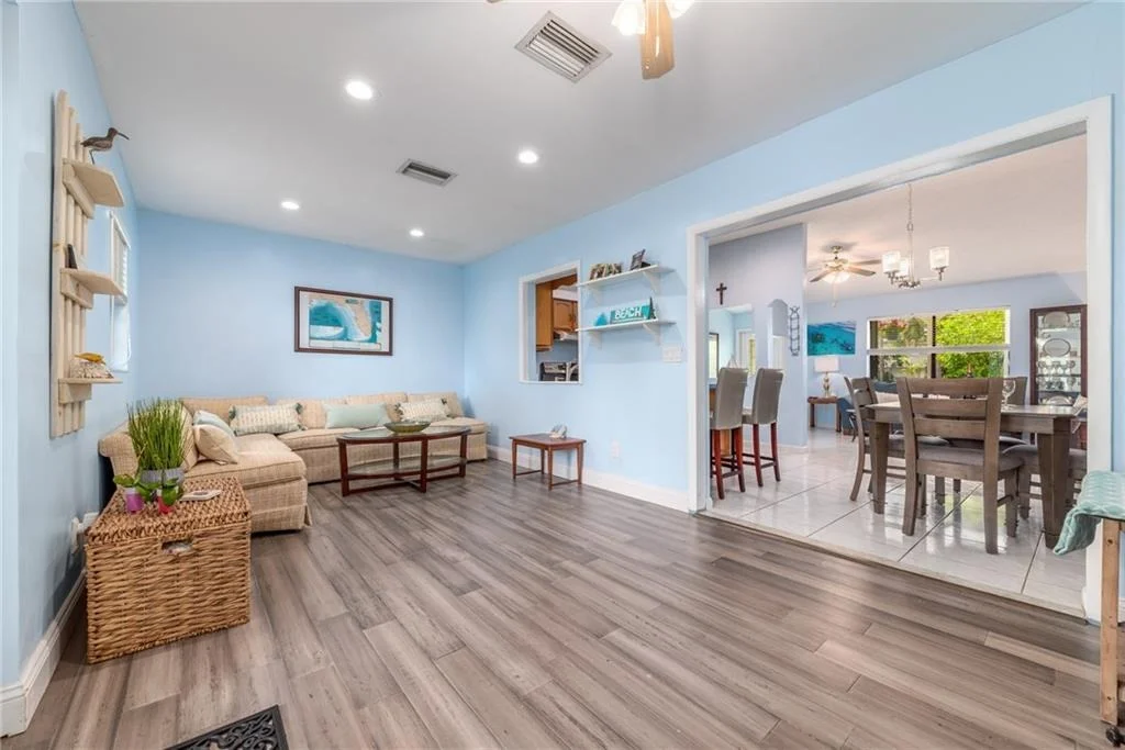 Photo of 710 SE Hibiscus Avenue
