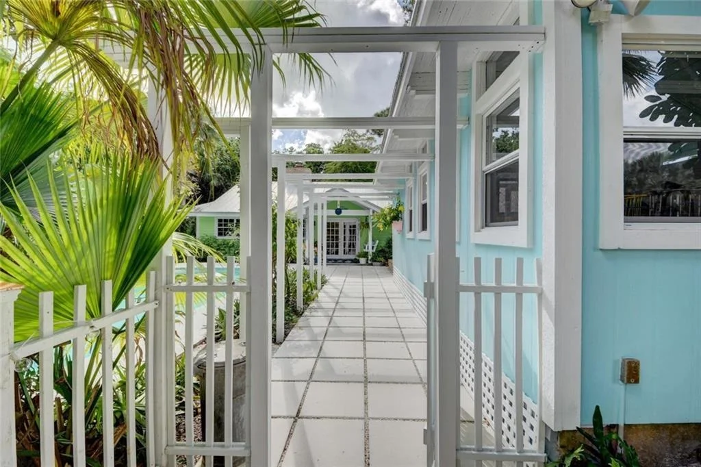 Photo of 512 SE Coconut Avenue