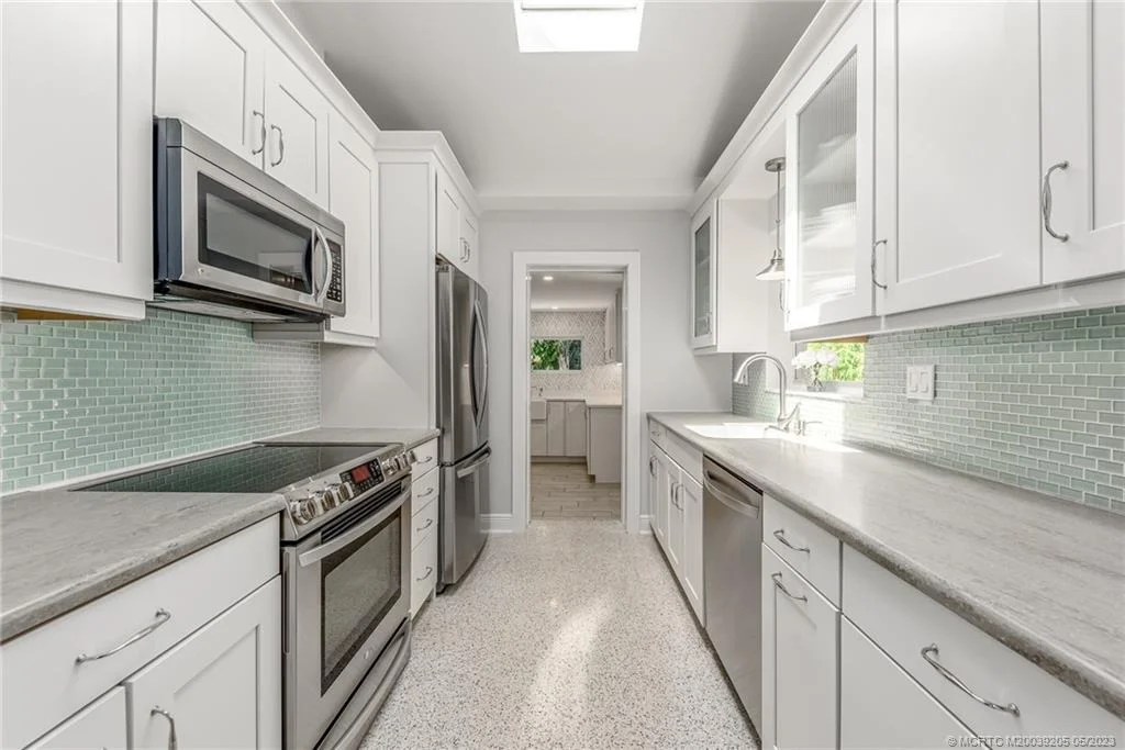 Photo of 382 SE Edgewood Drive
