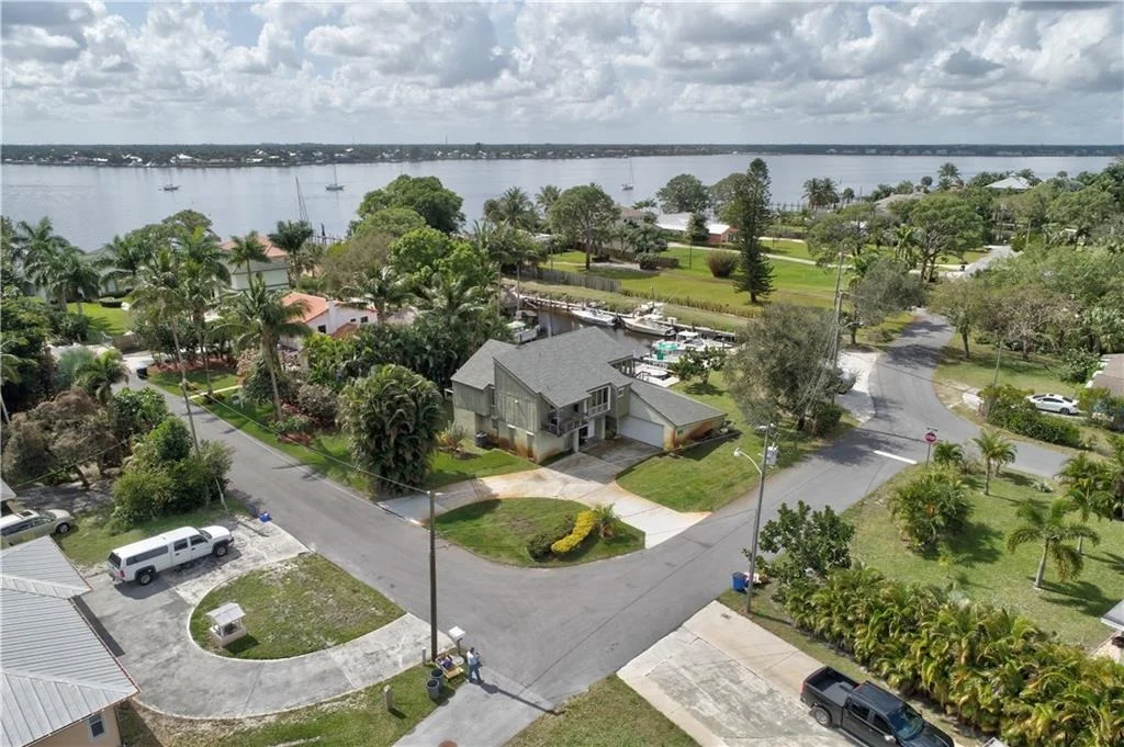 Photo of 951 NW Sunset Terrace