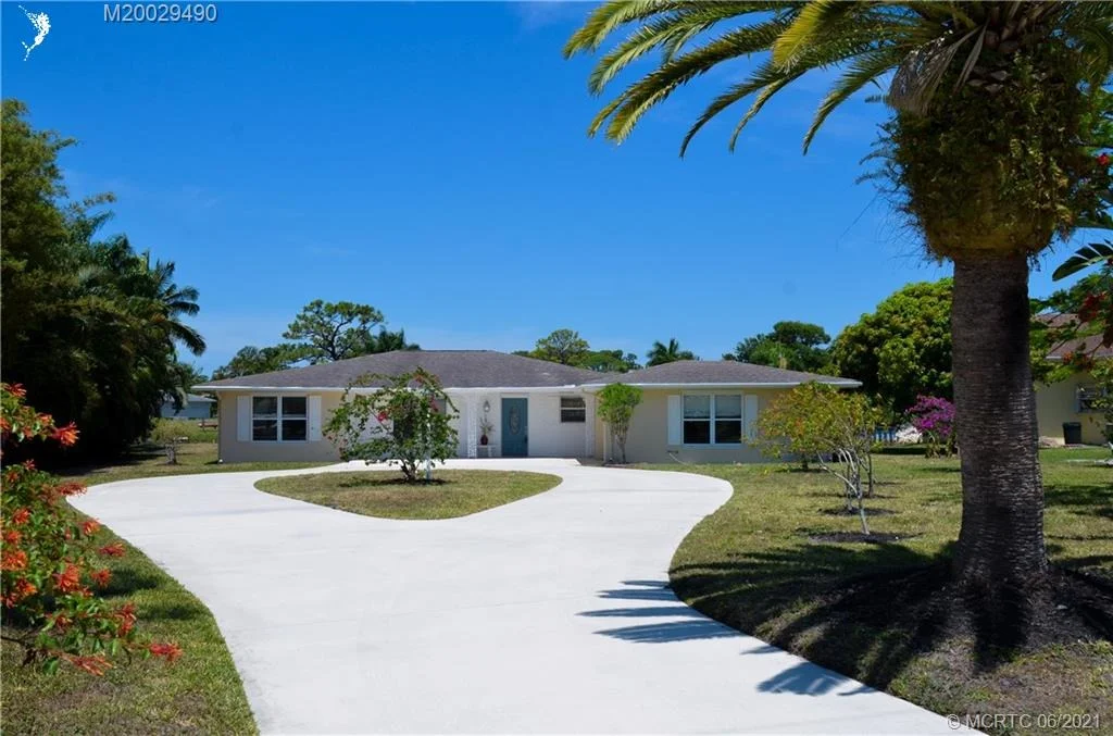 Photo of 1360 NW Lakeside Trail