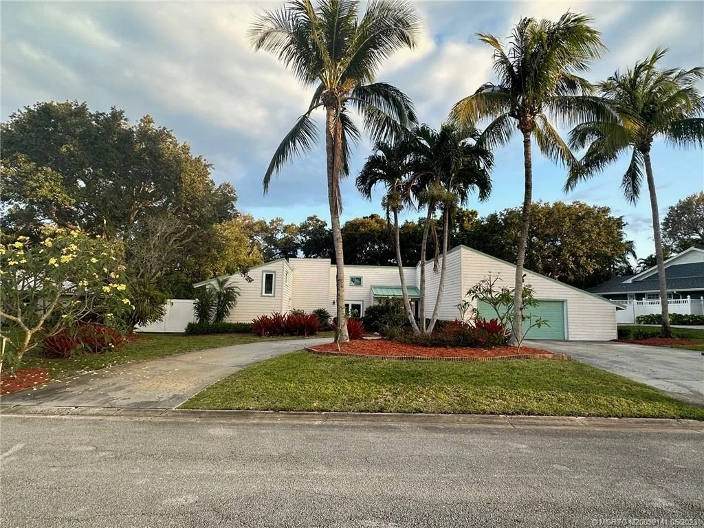 Photo of 3 Gumbo Limbo Way