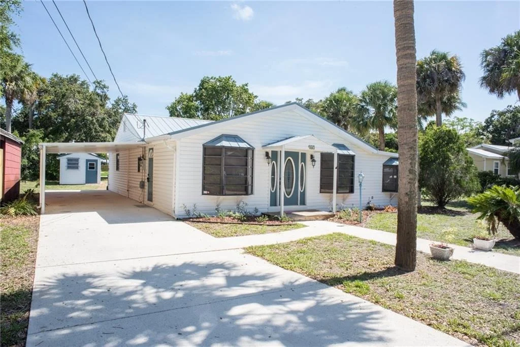 Photo of 547 SW Halpatiokee Street SW