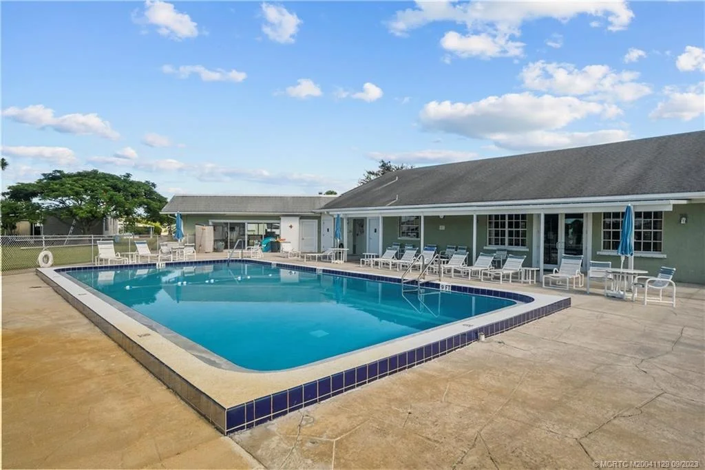 Photo of 149 SE Easy Street