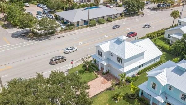 Photo of 403 SE Coconut Avenue