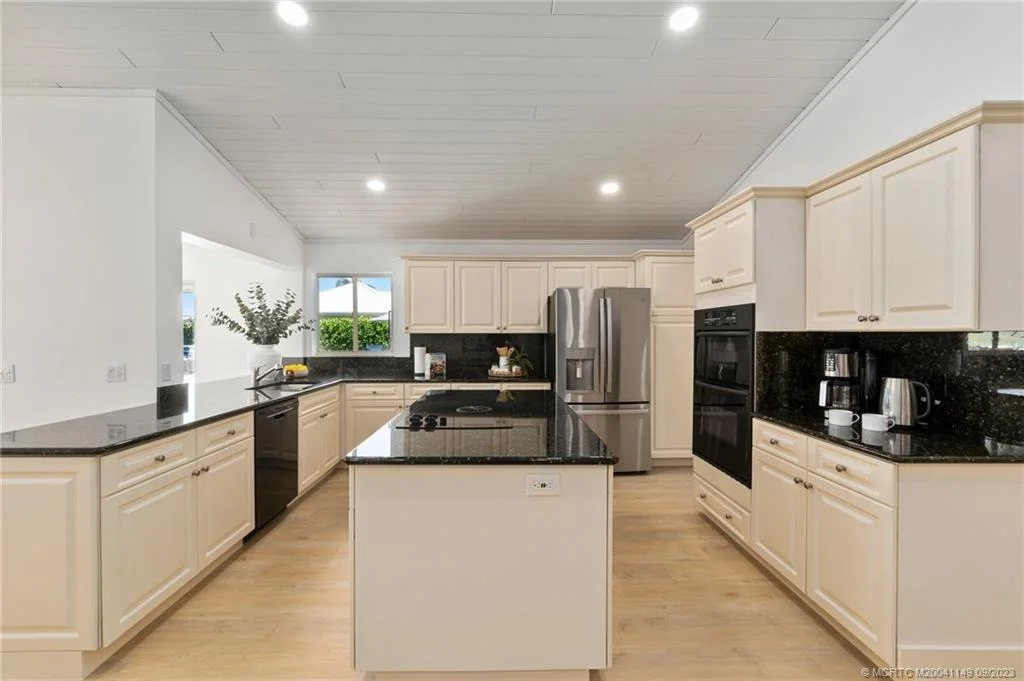 Photo of 6741 SE Harbor Circle