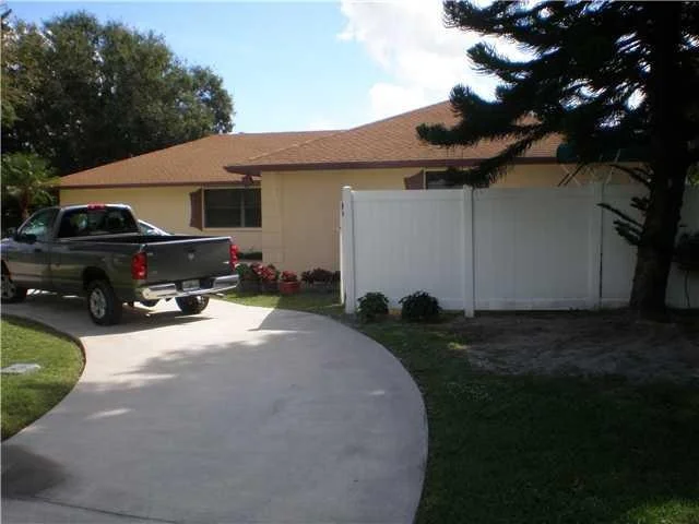 Photo of 3163 SE Quanset Circle