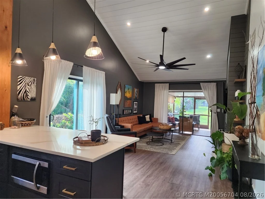 Photo of 496 SE Cardinal Trail