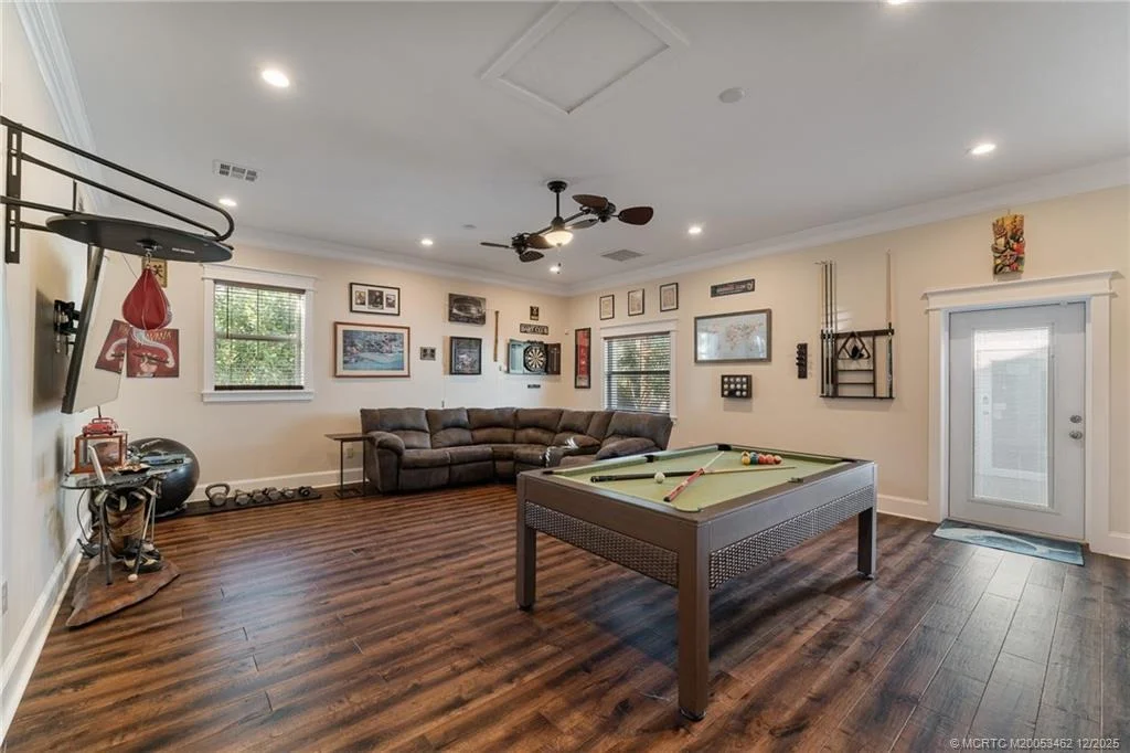 Photo of 1002 SE Riverside Drive