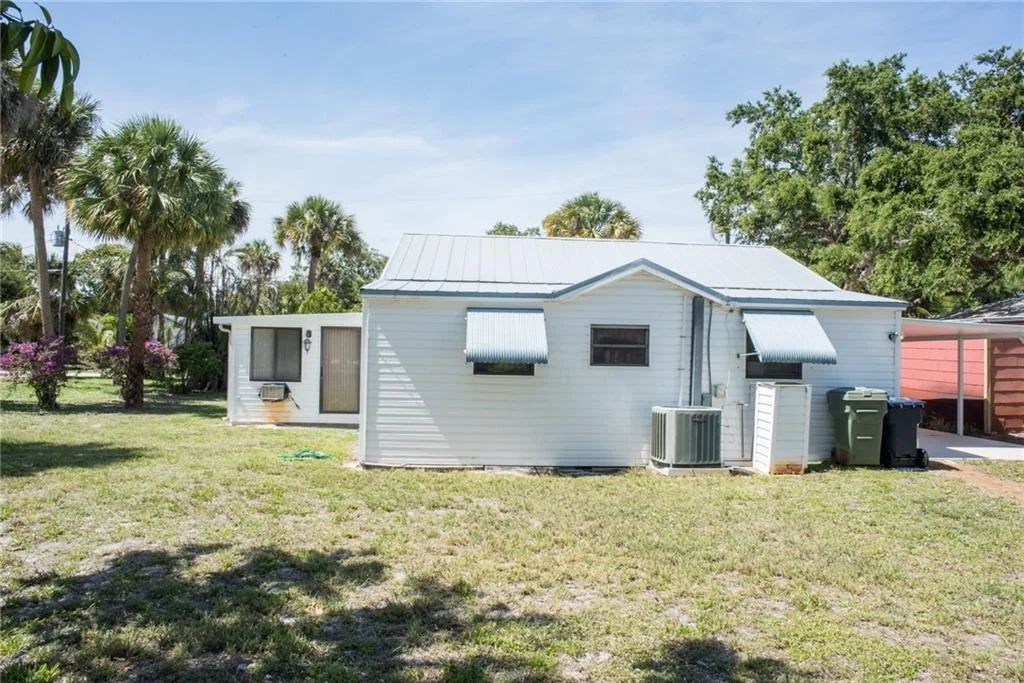 Photo of 547 SW Halpatiokee Street SW
