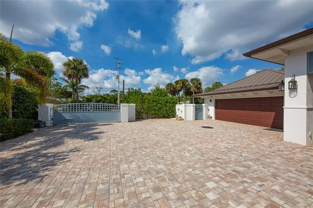 Photo of 1093 SE Saint Lucie Boulevard