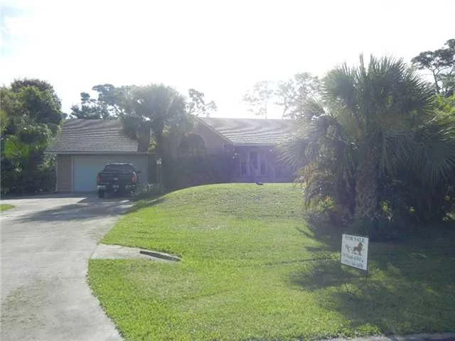 Photo of 1150 SE Buttonwood Circle