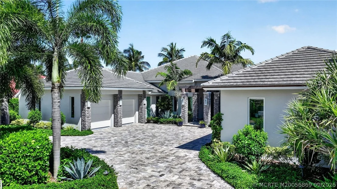 Photo of 7037 SE Harbor Circle