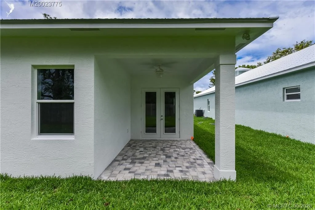 Photo of 441 SE Dolphin Drive