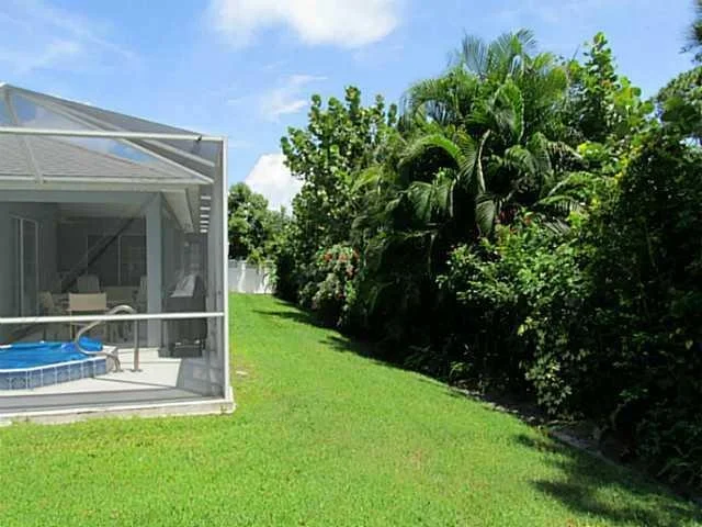 Photo of 6884 Bronte Circle