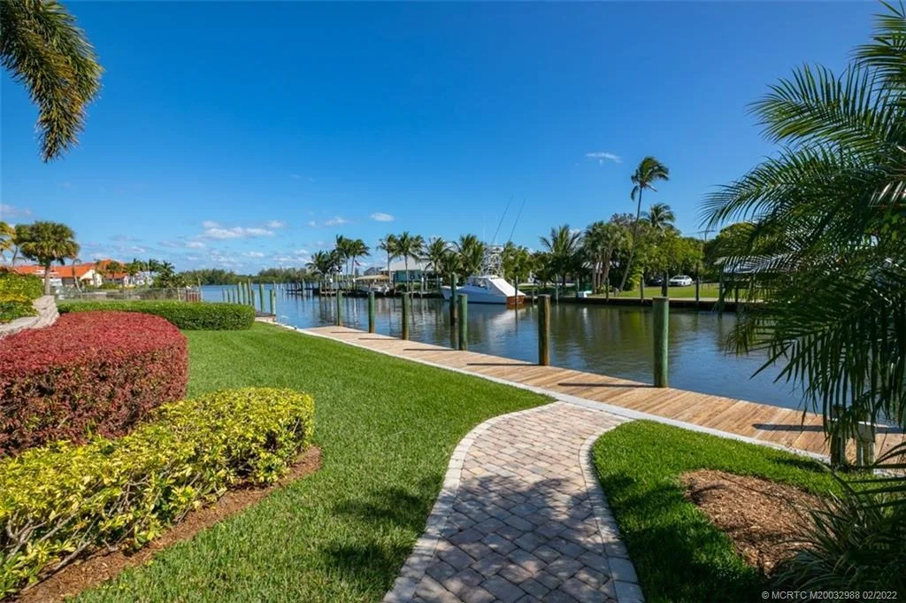 Photo of 5914 SE Horseshoe Point Road