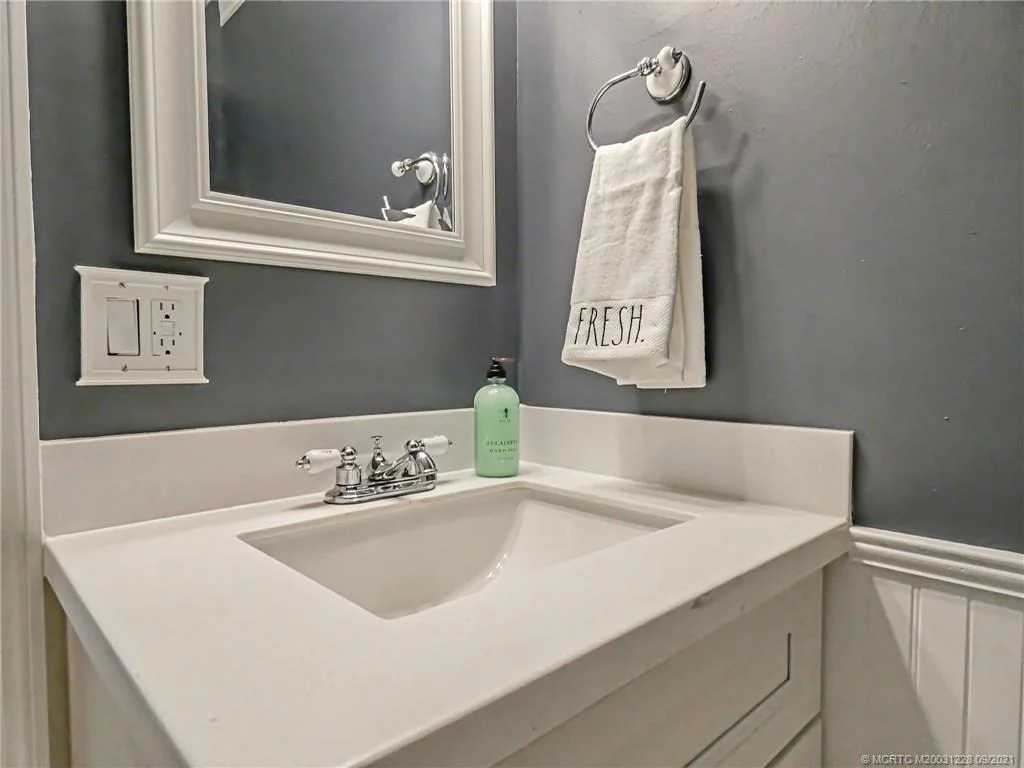 Photo of 765 SW Rustic Circle