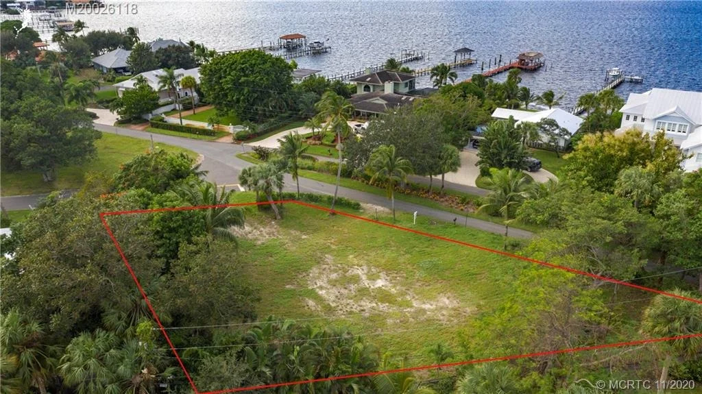 Photo of 1438 SE Riverside Drive