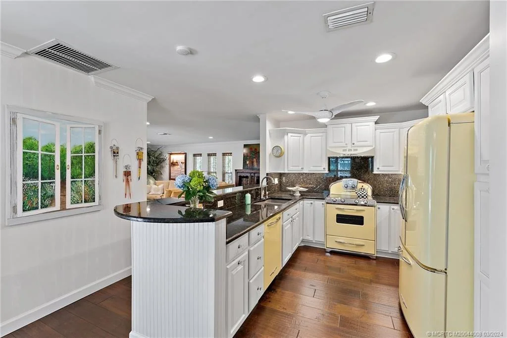 Photo of 333 SE Oriole Avenue