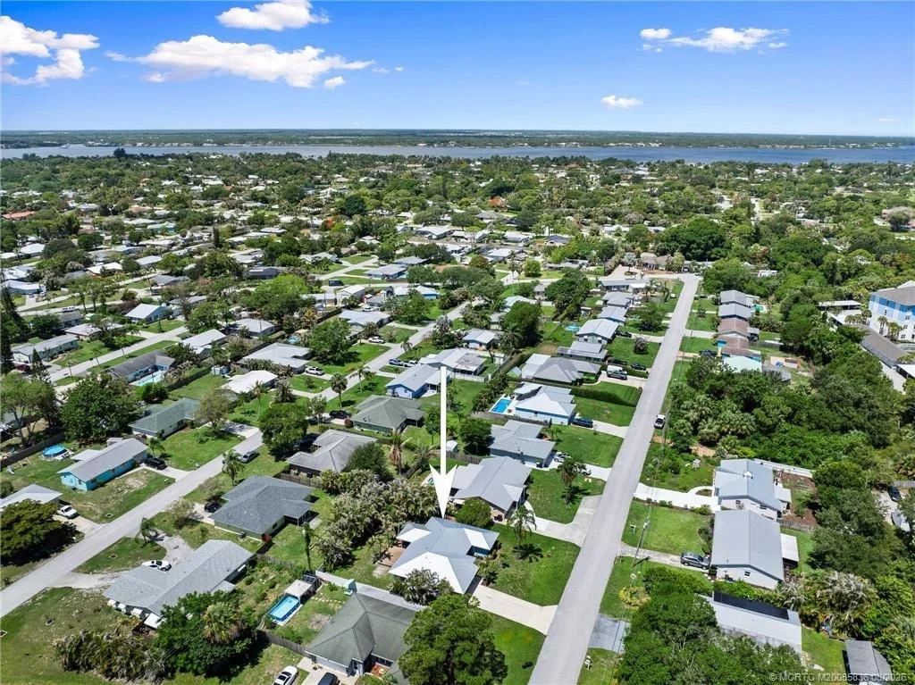Photo of 984 NW 16th Place