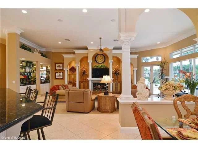 Photo of 825 SE Riverside Drive