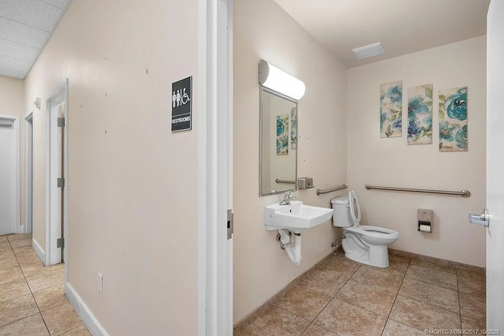 Photo of Unit H at 1713 US Highway 441 N