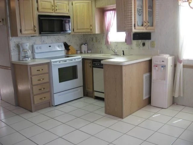 Photo of 344 NETTLES Boulevard
