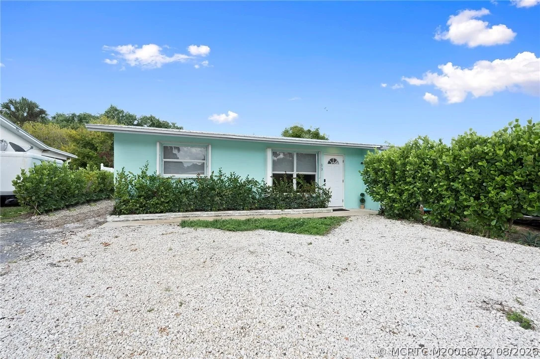 Photo of 30 SW Hideaway Place