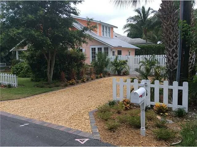 Photo of 1010 SE Riverside Drive