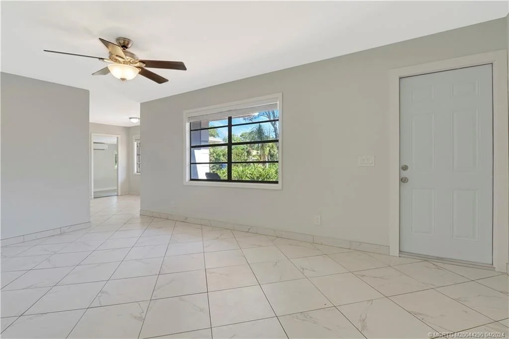 Photo of 327 SW Dyer Drive