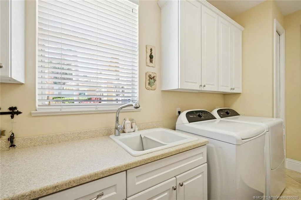 Photo of 2492 NW Everglades Boulevard
