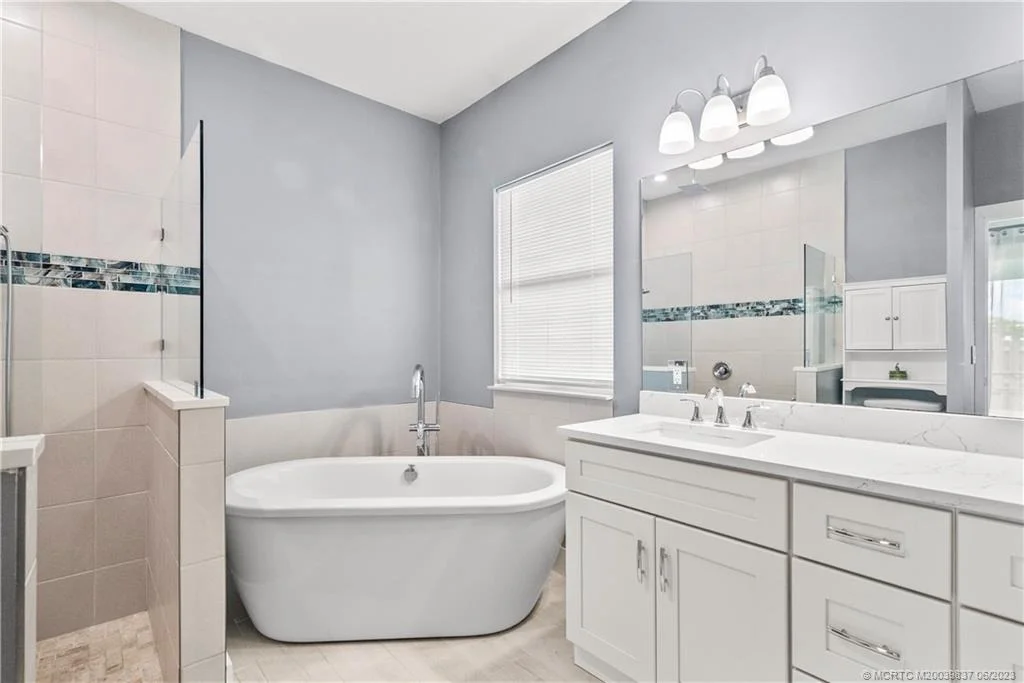 Photo of 4786 SE Horizon Avenue