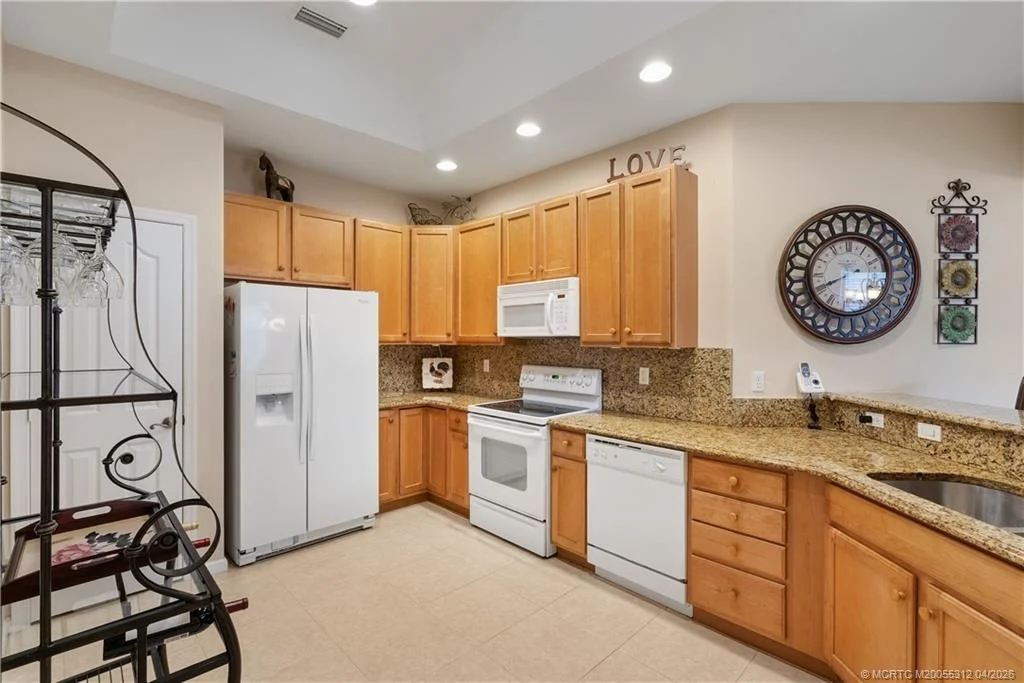 Photo of 830 NW Red Pine Way