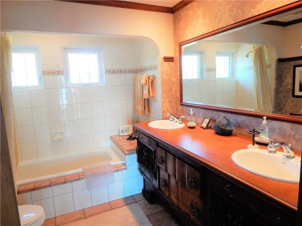 Photo of 661 NW Sunset Drive