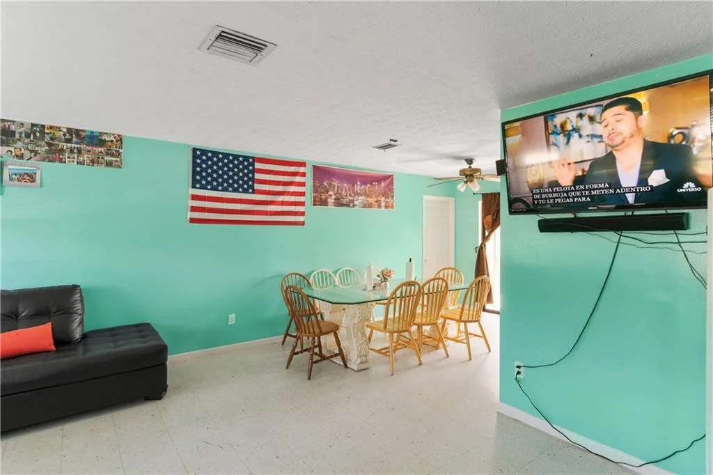 Photo of 707 SE Hibiscus Avenue