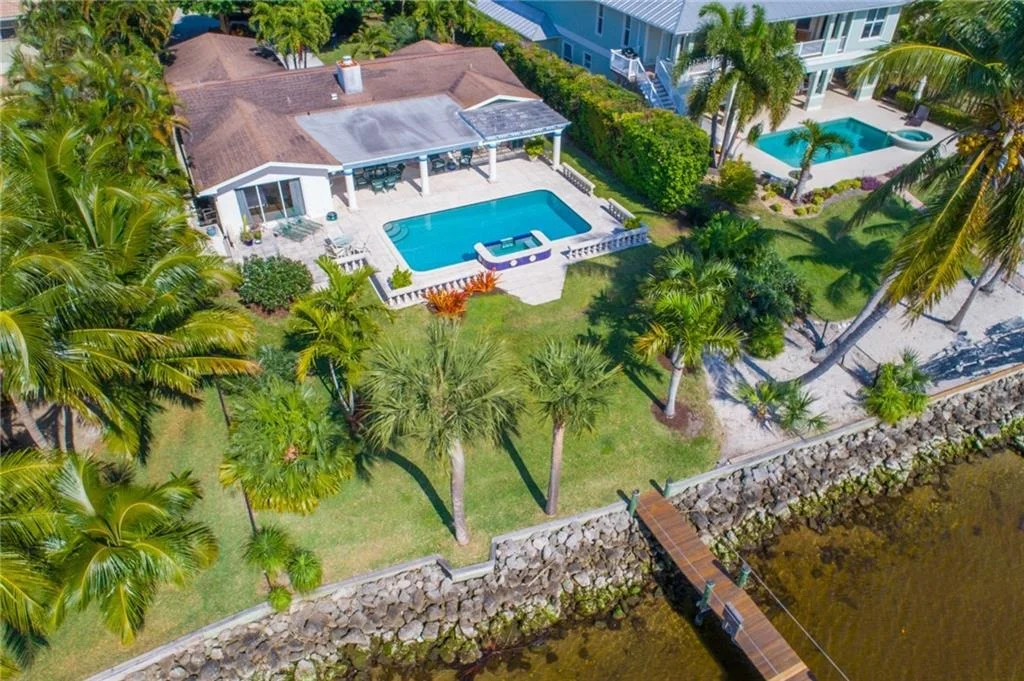 Photo of 611 NW Sunset Drive