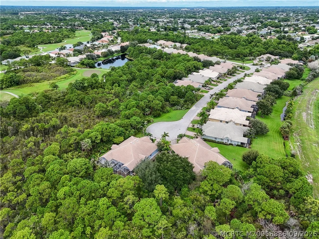 Photo of 480 NW Red Pine Way