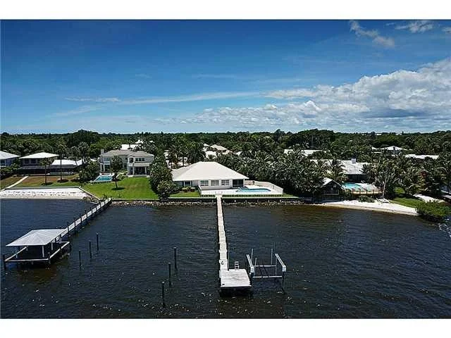 Photo of 250 SE Cardinal Way