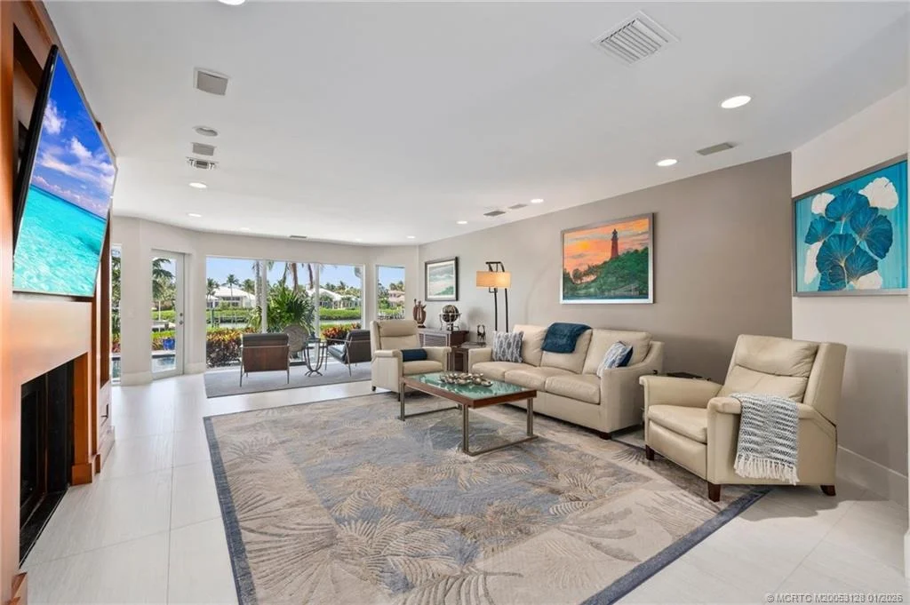 Photo of 6460 SE Harbor Circle
